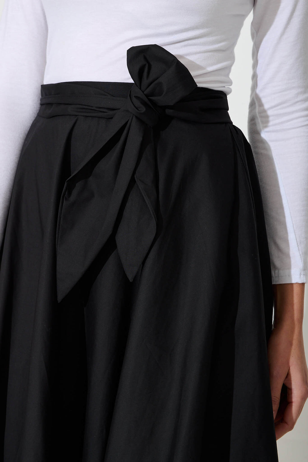 Chic Black Cotton Ivy Midi Skirt